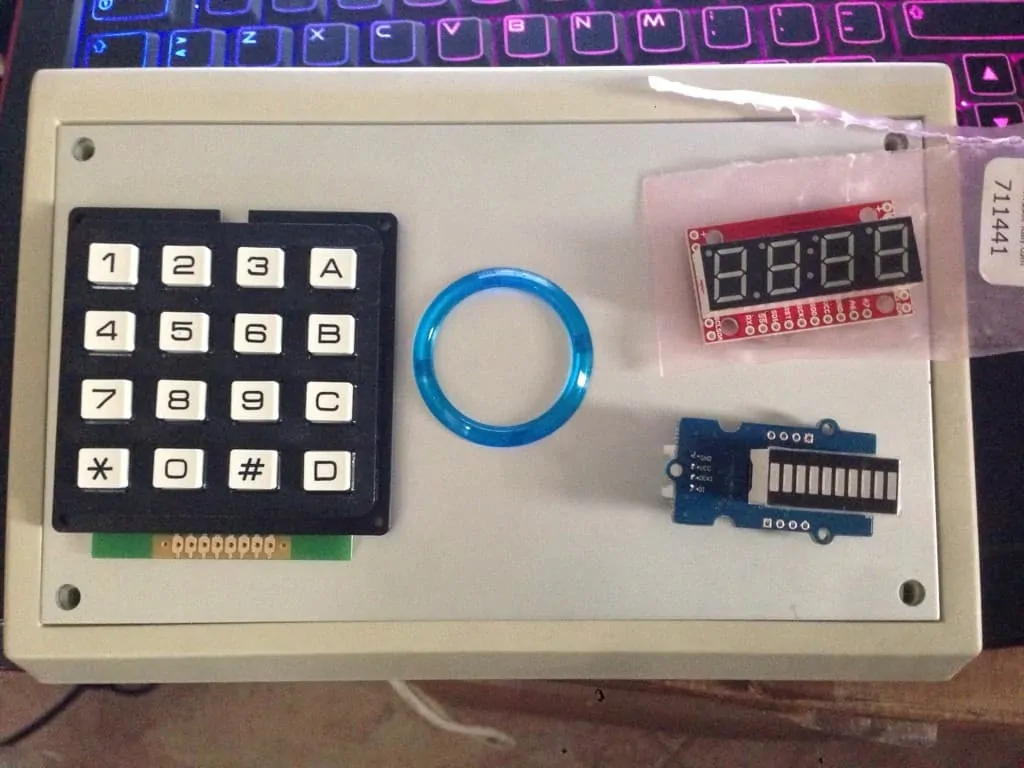 puge8ege e1400066725801 - timerino, un timer programmabile per ingranditore costruito con il microcontroller Arduino