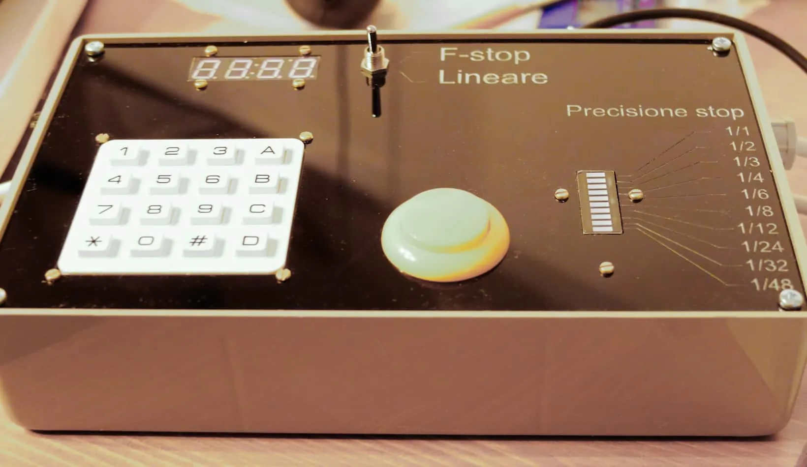 timerino - timerino, un timer programmabile per ingranditore costruito con il microcontroller Arduino