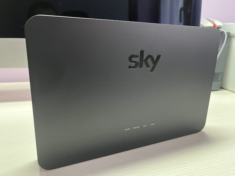 sky wifi hub 1 - Recensione Sky Wifi: Migrazione Unboxing e Test Fibra
